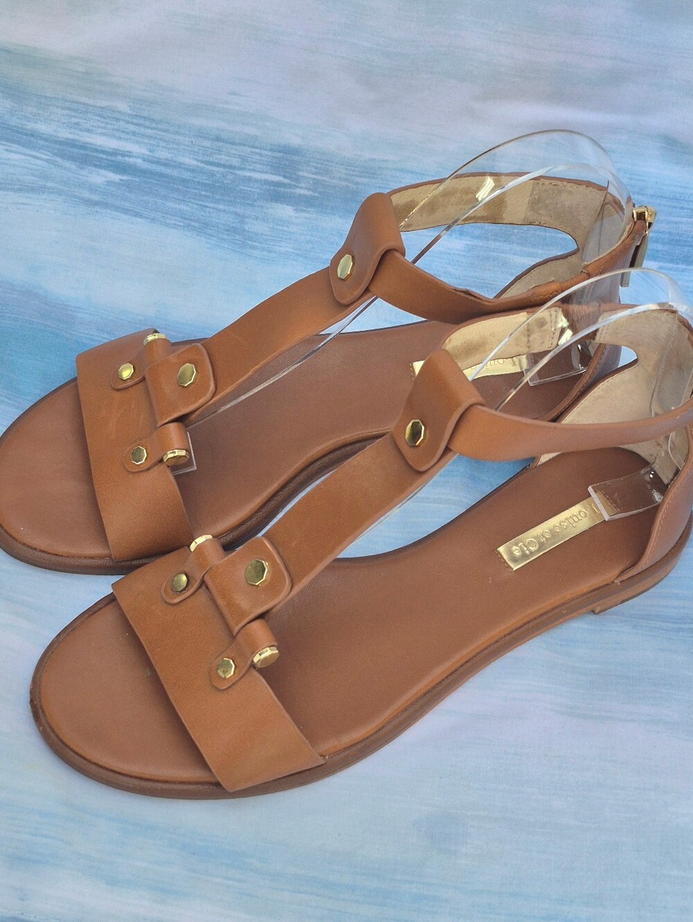 LOUISE ET CIE leather T-Strap Sandals Gold Hardware Size 6